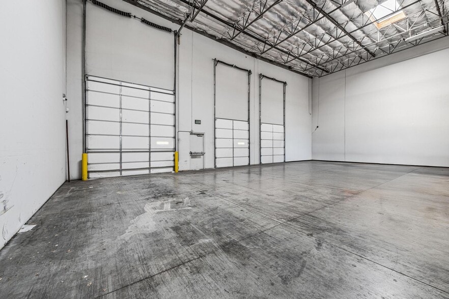 More Photos Of 7577 Airway Rd, San Diego Warehouse For Sale