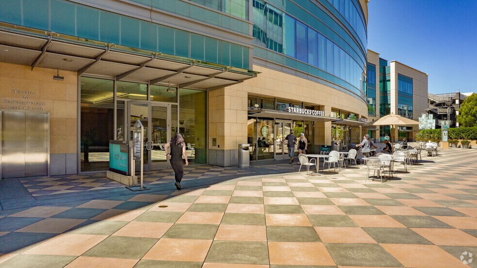 More Photos Of 15301 Ventura Blvd, Sherman Oaks Coworking Space