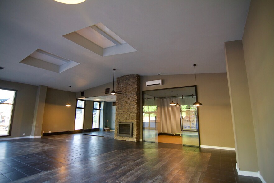 More Photos Of 246 S Shepherd St, Sonora Specialty For Sale