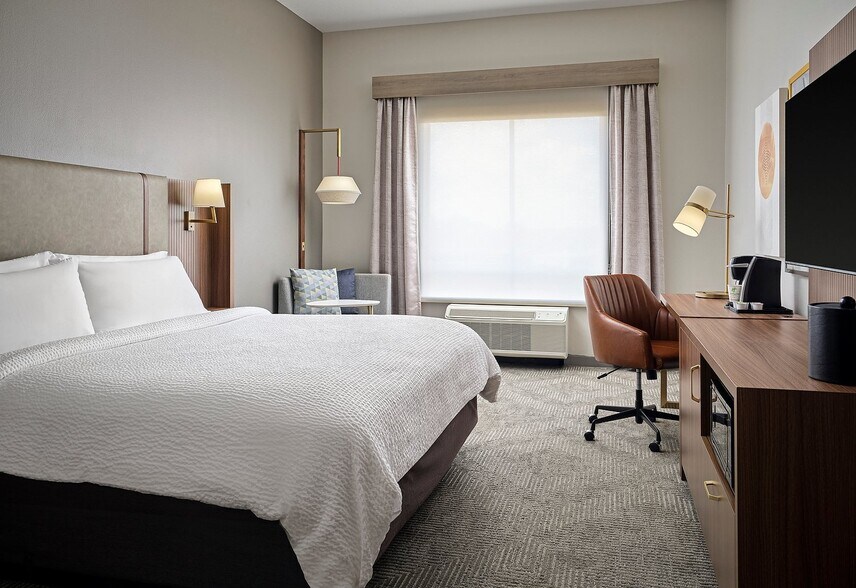 More Photos Of 100 N Frontage Rd, Meridian Hotel For Sale