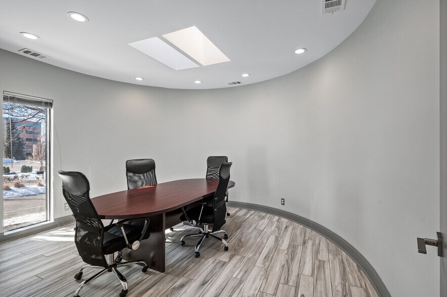 More Photos Of 4920-4934 Lincoln Dr, Edina Office For Sale