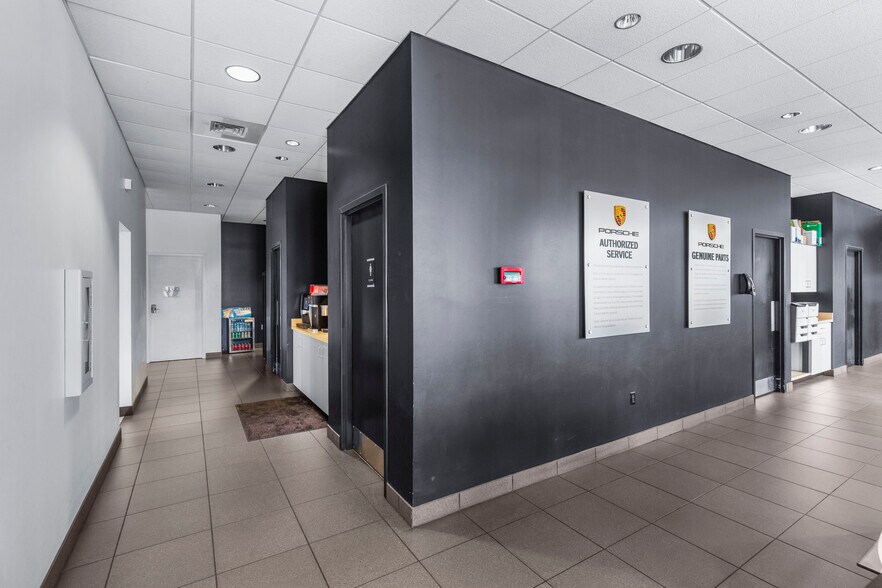 More Photos Of 5385 N I 55 St, Jackson Auto Dealership For Sale