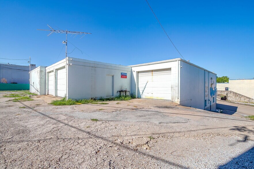 More Photos Of 5323-5325 Woodway Dr, Fort Worth General Retail For Sale