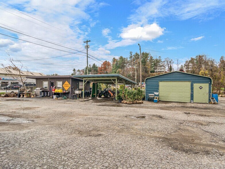 More Photos Of 307-321 S Washington St, Hendersonville Land For Lease