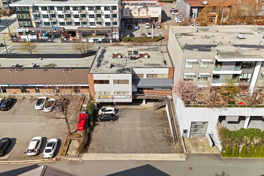 More Photos Of 1075 Marine Dr, North Vancouver Storefront Retail Office For Sale