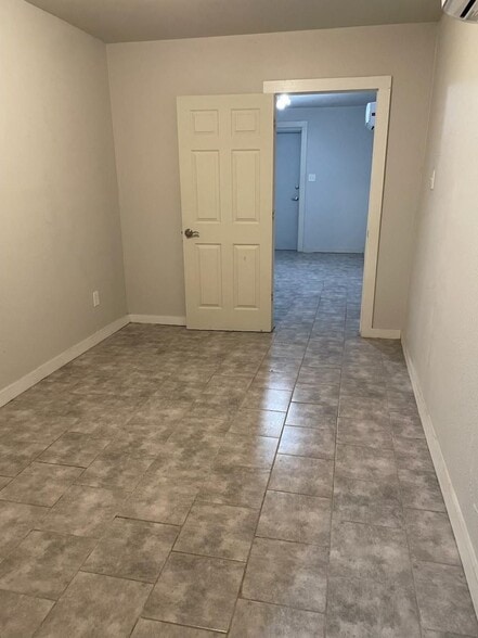 More Photos Of 132 N Grants Ln, White Settlement Flex For Lease