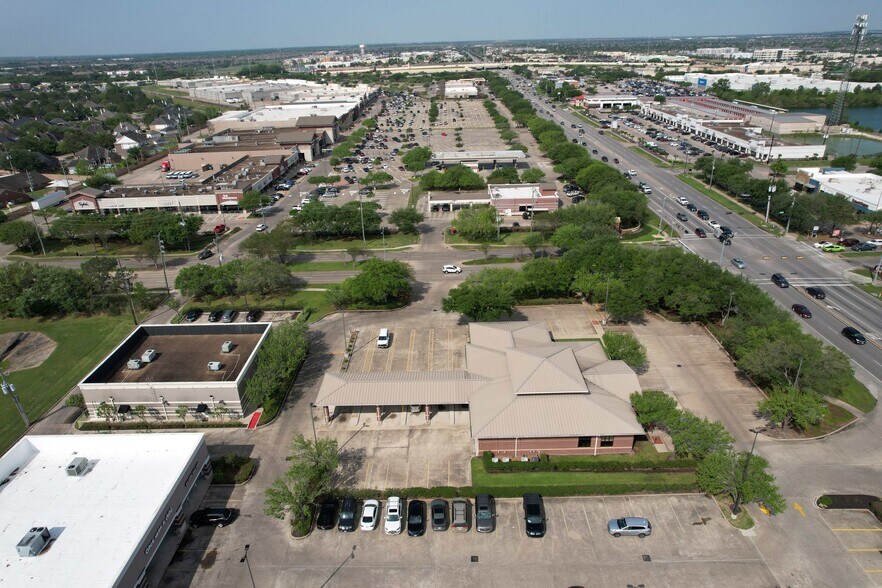 More Photos Of 10116 Broadway St, Pearland Bank For Sale