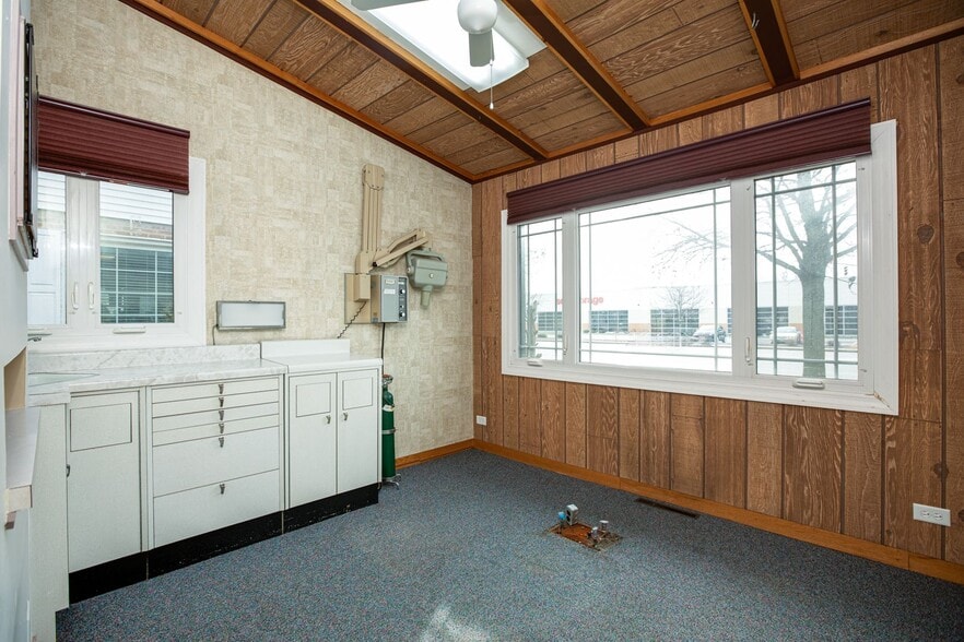 More Photos Of 1825 Roosevelt Rd, Wheaton Medical For Sale