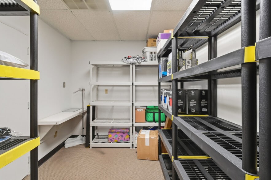 More Photos Of 25 S Lexington Springmill Rd, Mansfield Freestanding For Sale