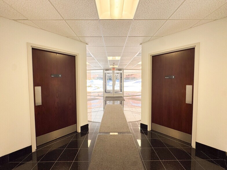 More Photos Of 624 Hebron Ave, Glastonbury Freestanding For Lease