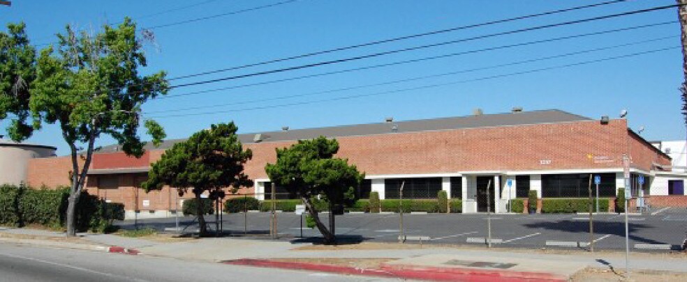 Primary Photo Of 3237 Garfield Ave, Commerce Manufacturing For Lease