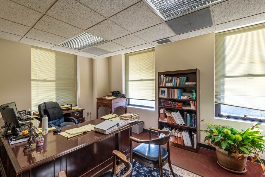 More Photos Of 127 W Hargett St, Raleigh Loft Creative Space For Lease