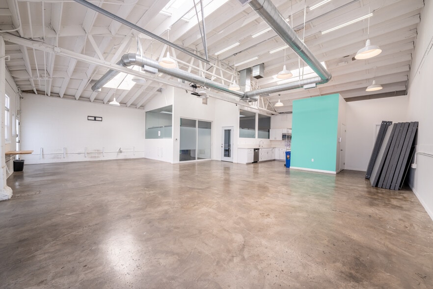 More Photos Of 2842-2912 Colorado Ave, Santa Monica Flex For Lease