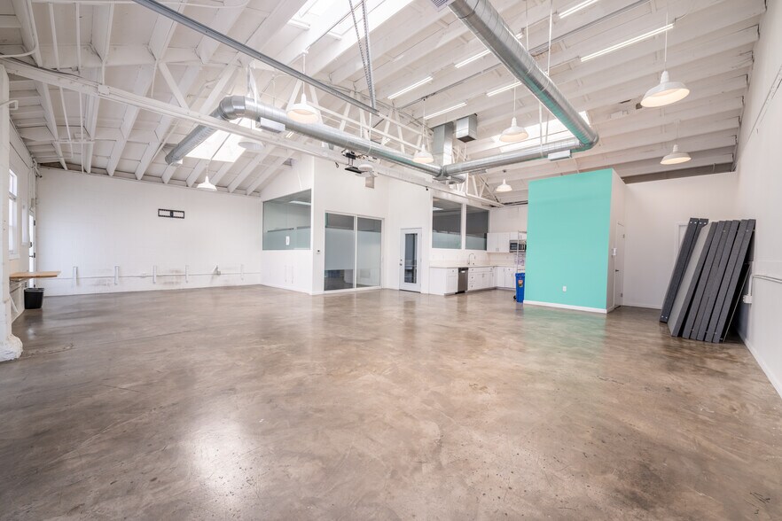 More Photos Of 2842-2912 Colorado Ave, Santa Monica Flex For Lease