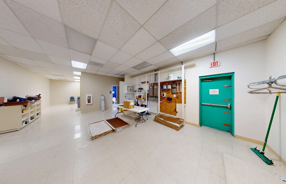 More Photos Of 3846 Electric Rd, Roanoke Freestanding For Sale