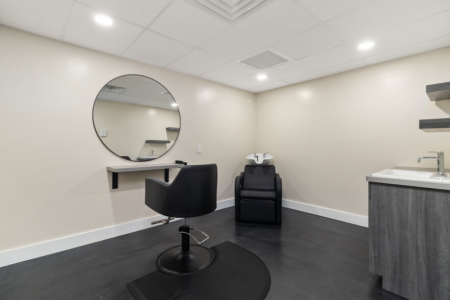 More Photos Of 1900 Tamiami Trl, Punta Gorda Office For Sale
