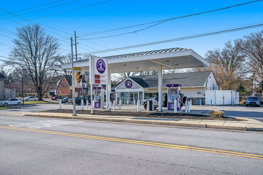 Primary Photo Of 536 S Union St, Kennett Square Convenience Store For Sale