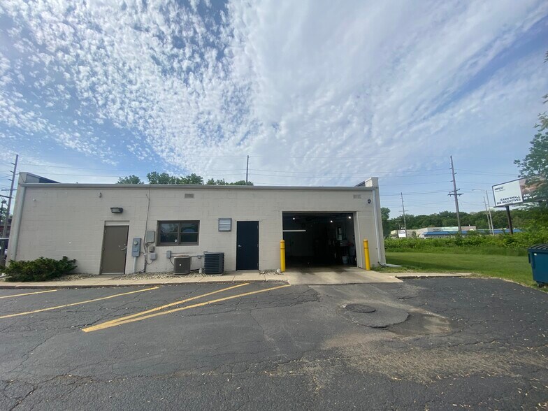 More Photos Of 1500 W 37th Ave, Hobart Freestanding For Lease