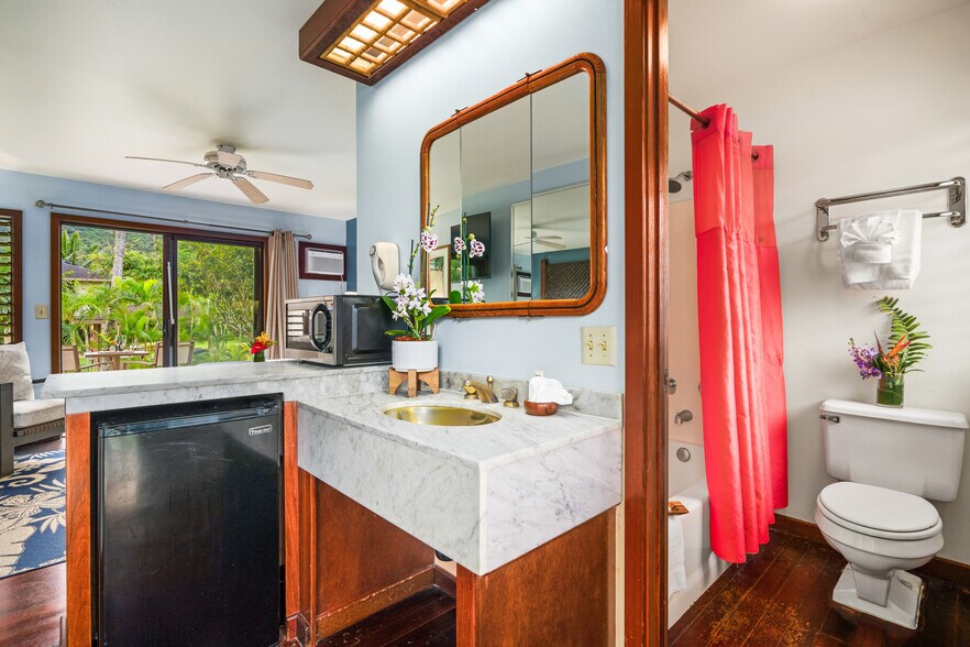 More Photos Of 2430 Hulemalu Rd, Lihue Hotel For Sale