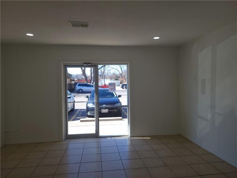 More Photos Of 2306 E Cesar Chavez St, Austin Storefront Retail Office For Lease
