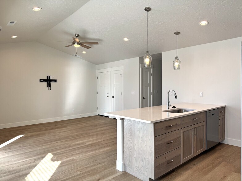 More Photos Of 1800 7th Ave N, Payette Apartments For Sale