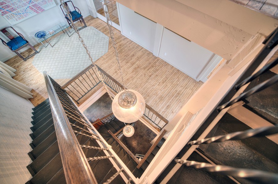 More Photos Of 2409 Commerce St, Houston Freestanding For Lease