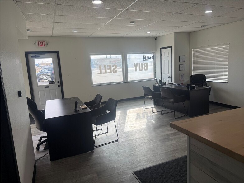 More Photos Of 2343 Jamestown Ave, Independence Auto Repair For Sale