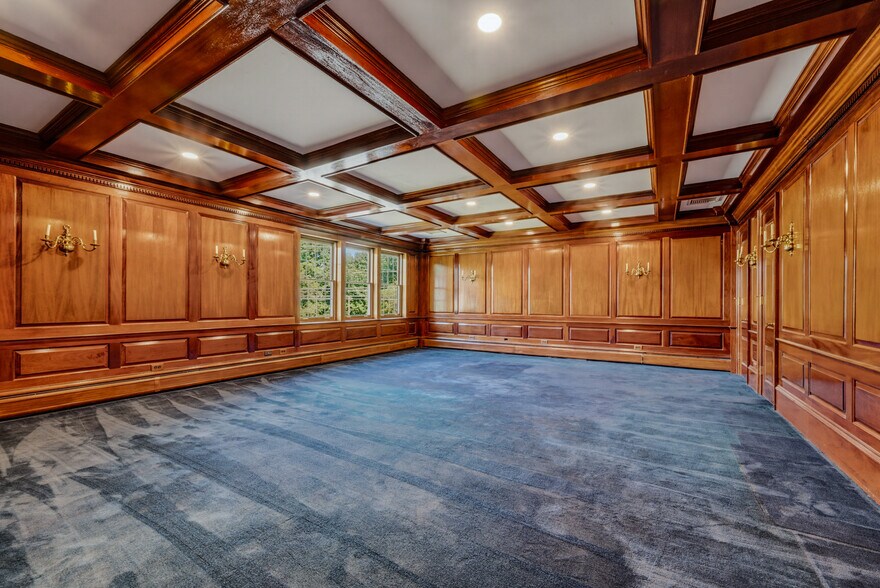More Photos Of 318 Main St, Berlin Office For Sale