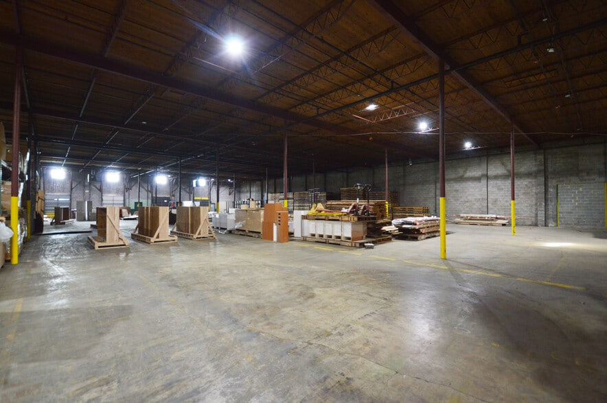 More Photos Of 2995 Starlight Dr, Winston-Salem Warehouse For Lease
