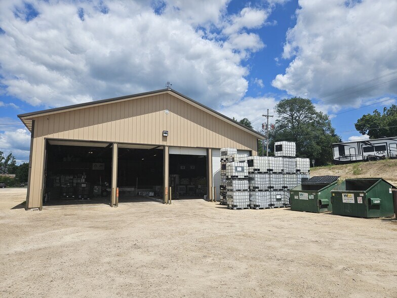 More Photos Of 529 Furnace St, Mayville Warehouse For Sale