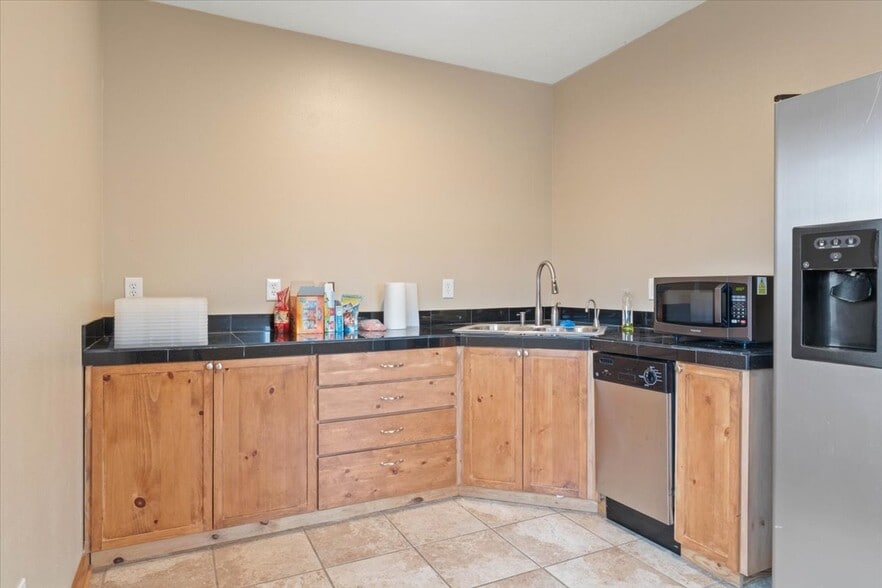 More Photos Of 1410 S Township Rd, Canby Warehouse For Sale