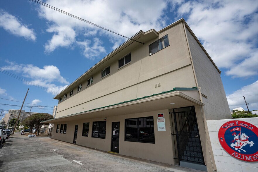 More Photos Of 914 Coolidge St, Honolulu Office Residential For Lease