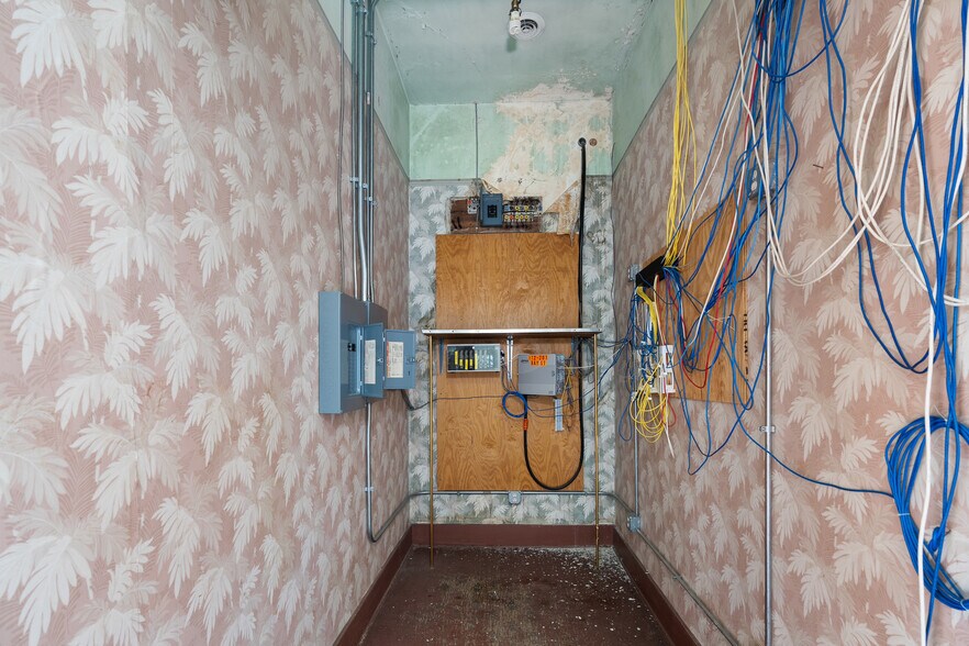 More Photos Of 2 Bay St, Chippewa Falls Storefront Retail Office For Sale