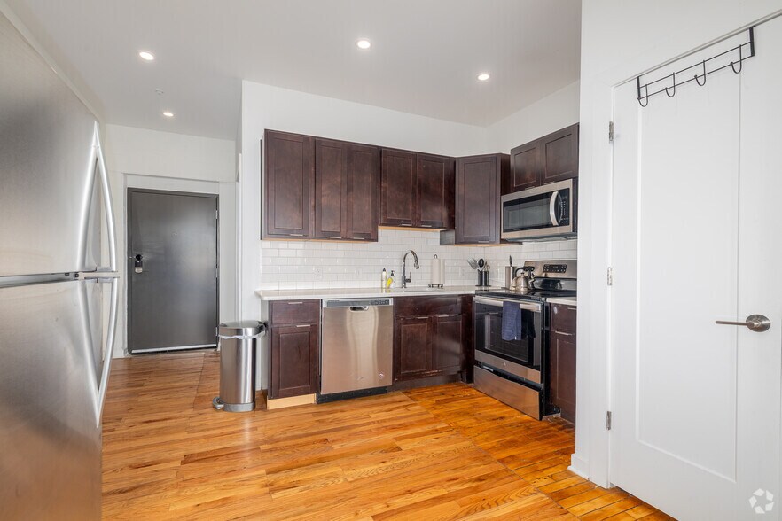 More Photos Of 220 S 47th St, Philadelphia Apartments For Lease
