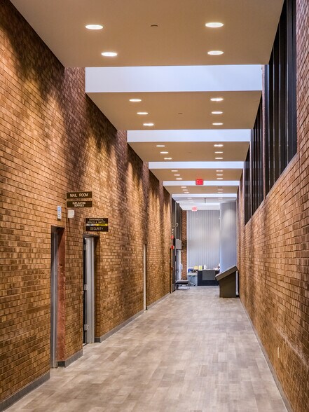 More Photos Of 200 Highway 74 S, Peachtree City Warehouse For Lease