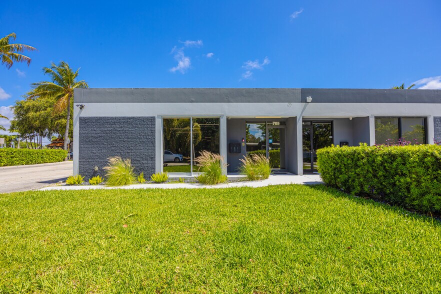 Primary Photo Of 705 Bond Way, Delray Beach Showroom For Sale