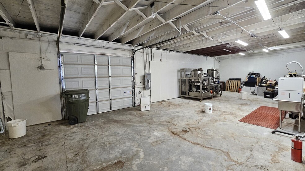 More Photos Of 551 14th Ave, Longview Freestanding For Sale