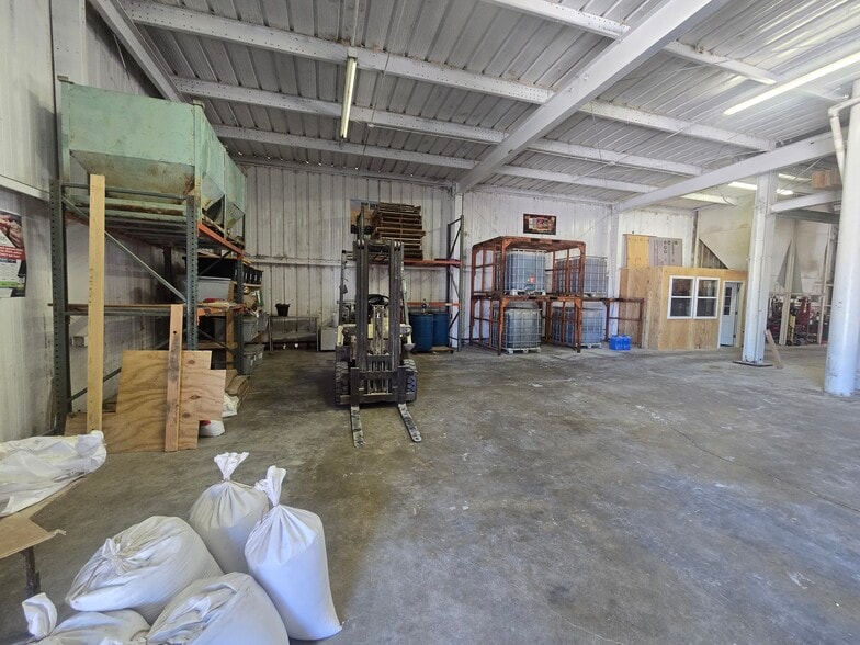 More Photos Of 10199 S Wayne Rd, Warren Showroom For Sale