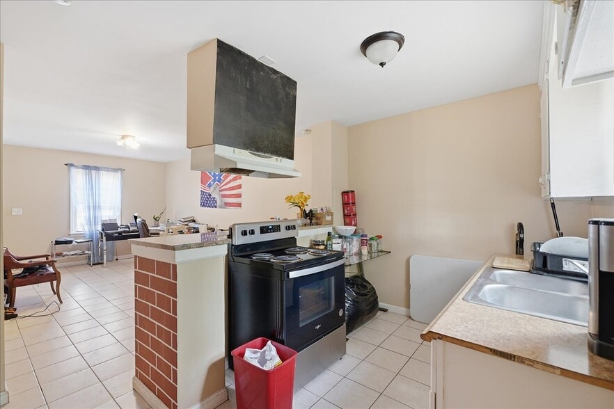 More Photos Of 18 Gandy Ave, Taylors Apartments For Sale