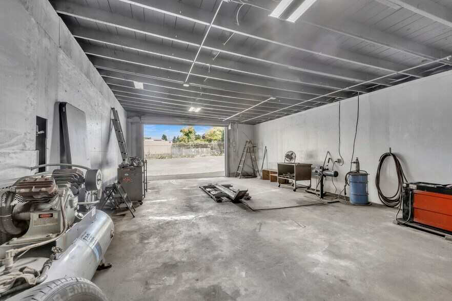 More Photos Of 4040 San Pablo Dam Rd, El Sobrante General Retail For Sale