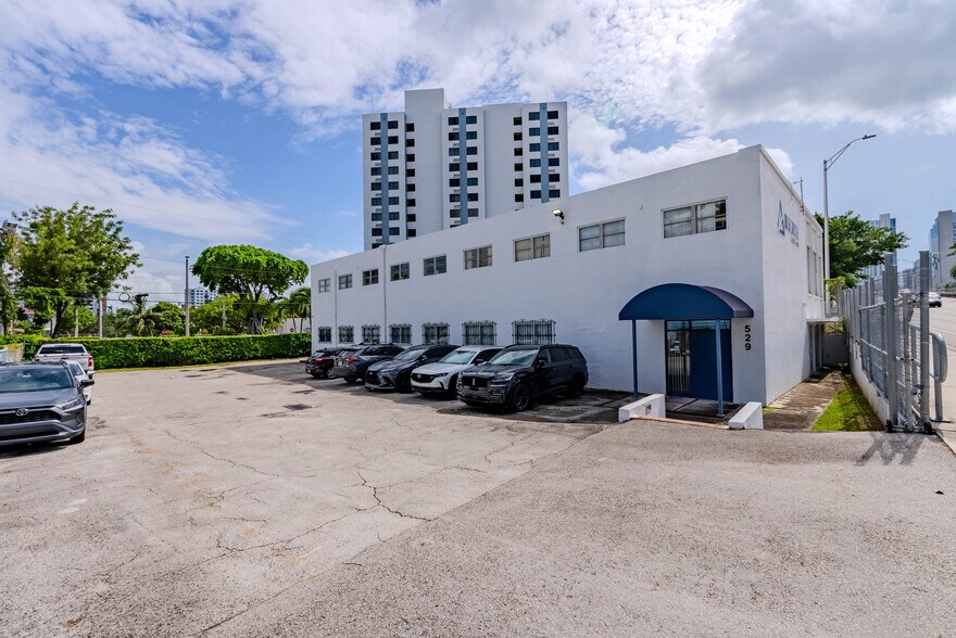 More Photos Of 529 W Flagler St, Miami Office For Lease