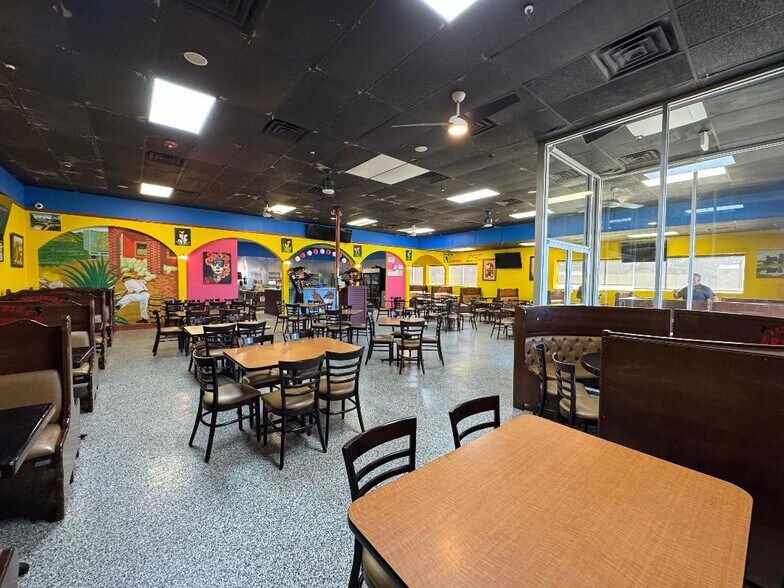More Photos Of 1906-1908 N Frazier St, Conroe Health Club For Lease