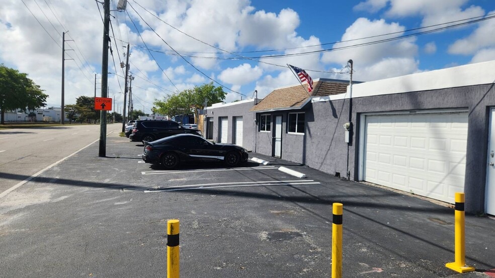 Primary Photo Of 221-225 N Dixie Hwy, Hallandale Beach Auto Repair For Lease