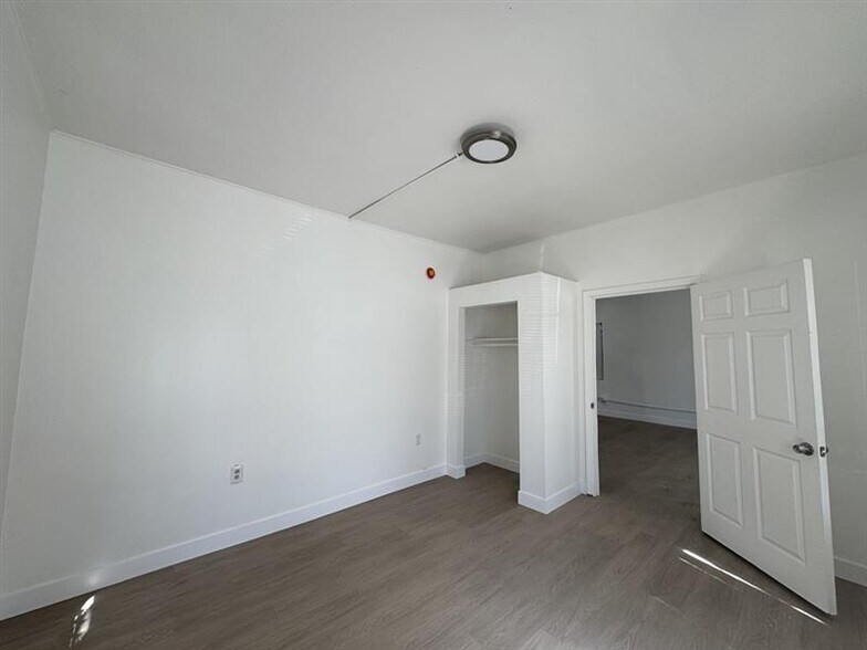 More Photos Of 1417 W 11th St, Los Angeles Office Residential For Lease