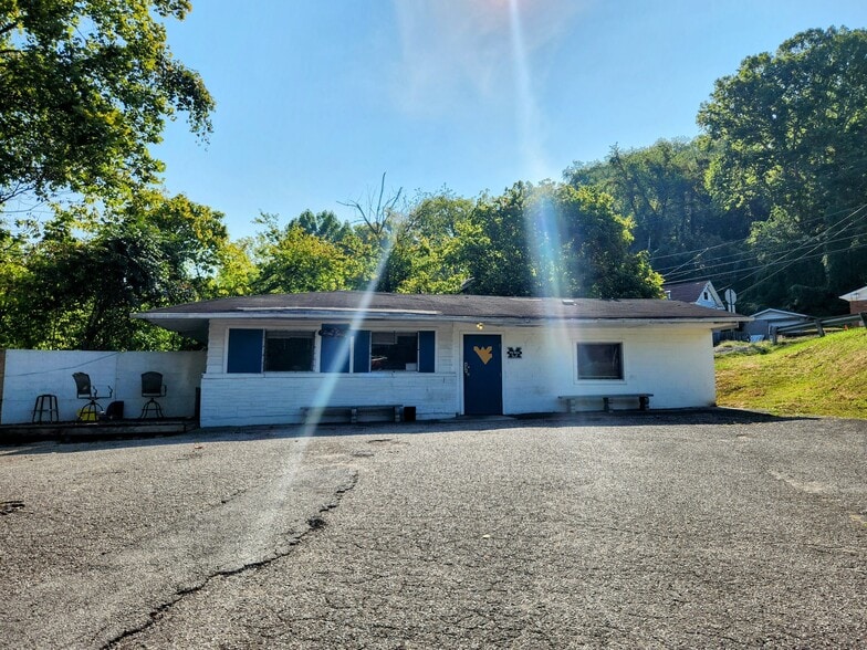 More Photos Of 2202 Sissonville Dr, Charleston Bar For Sale