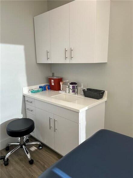 More Photos Of 2 Robinson Plz, Pittsburgh Office Residential For Lease