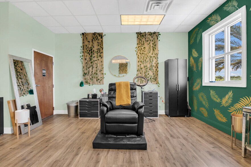 More Photos Of 127 Bellagio Cir, Sanford Office For Lease