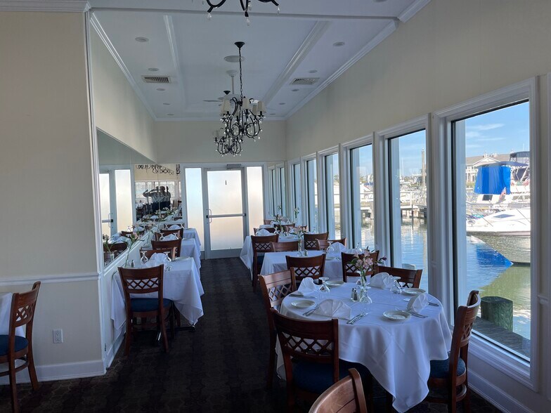 More Photos Of 95 Hudson Ave, Freeport Restaurant For Sale