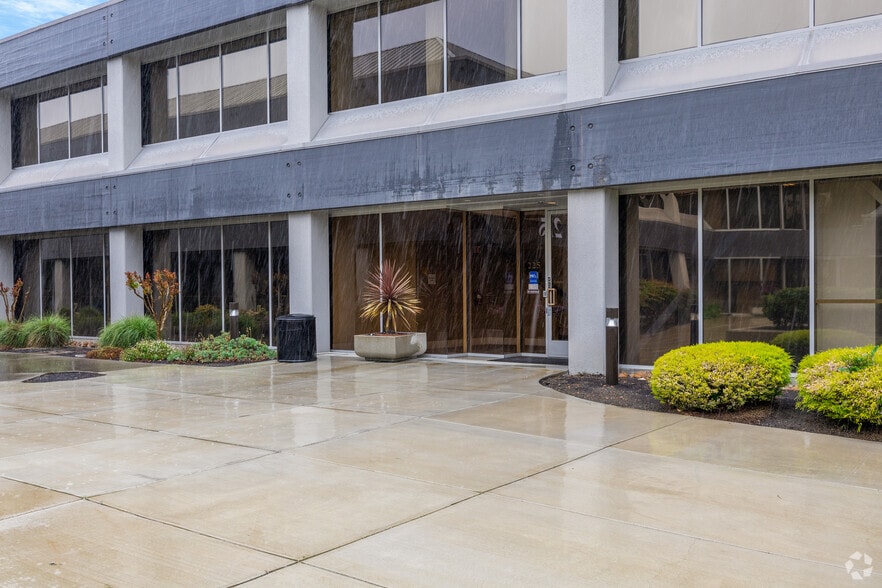 More Photos Of 225 Lennon Ln, Walnut Creek Office For Sale