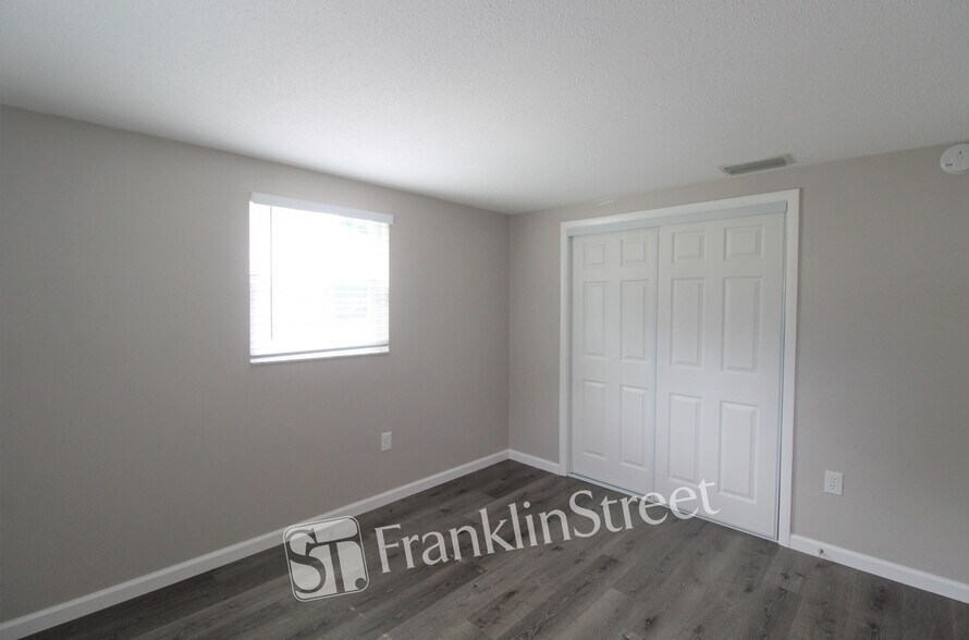 More Photos Of 308-630 Briarwood Rd, Venice Specialty For Sale